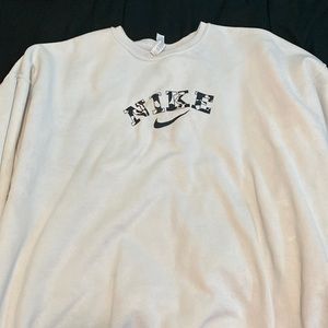 I’m selling a nike sweatshirt